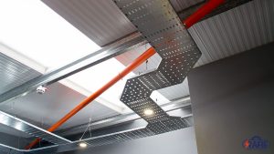 سینی کابل سقفی چیست؟ + مزایا و دلایل استفاده | راهنمای نصب آن